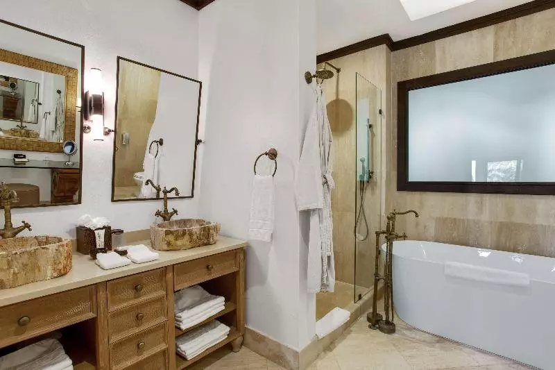 اتاق استاندارد با تخت بزرگ, Zemi Beach House, Lxr Hotels & Resorts