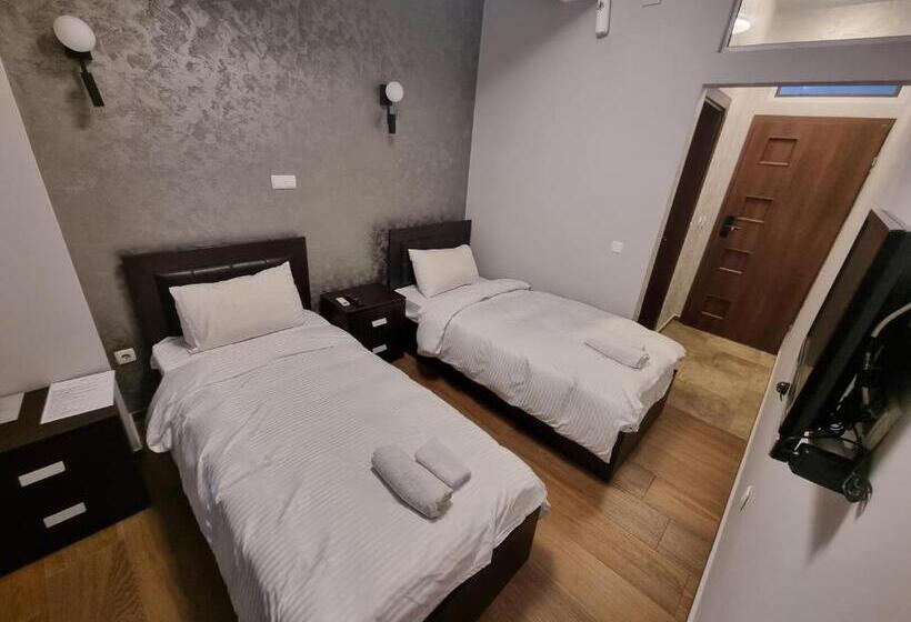 اتاق اکونومی, Albes