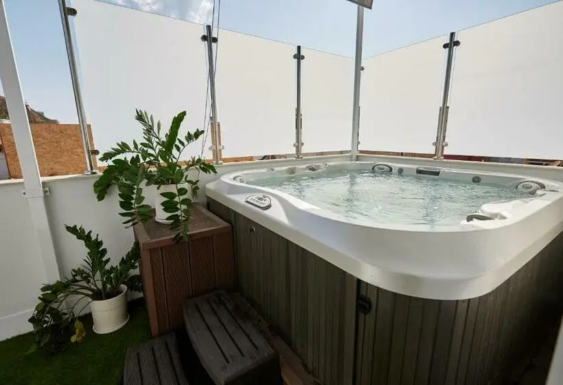 آپارتمان دوبلکس 1 خوابه, Apart Hotel Happy Life