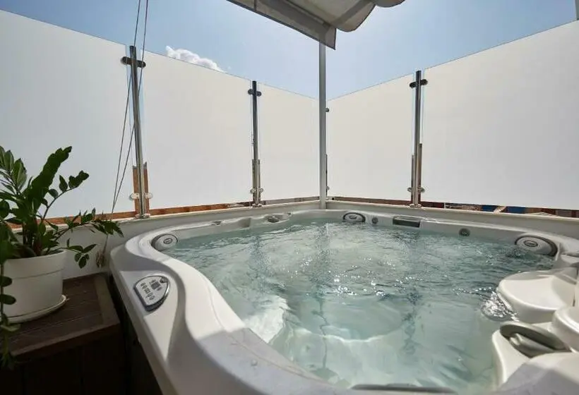 آپارتمان 1 خوابه با تراس, Apart Hotel Happy Life