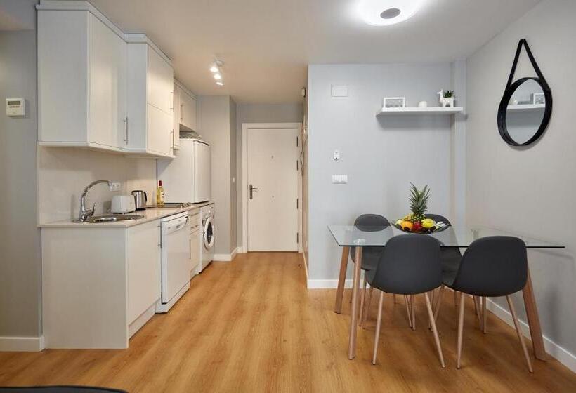 آپارتمان 2 خوابه, Apart Hotel Happy Life