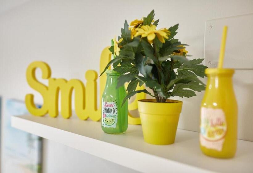 آپارتمان 1 خوابه با تراس, Apart Hotel Happy Life