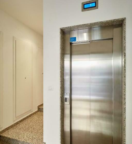 استودیوی استاندارد, Apart Hotel Happy Life