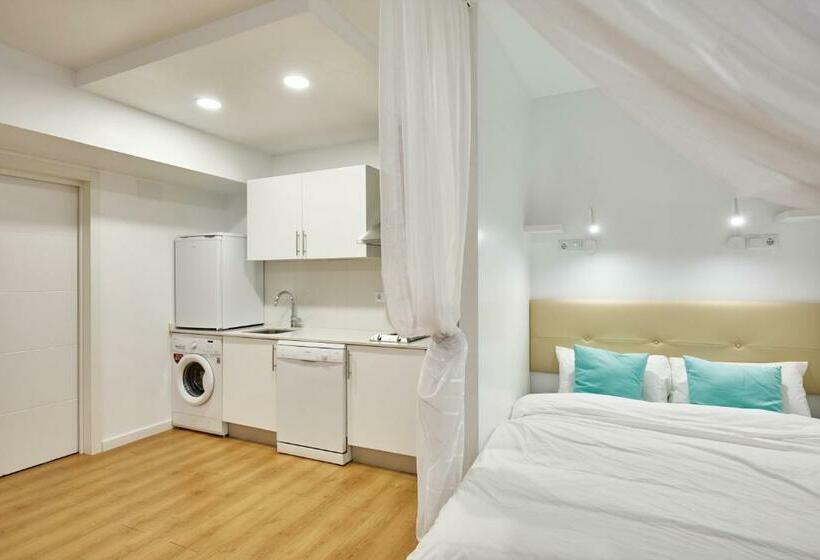 استودیوی استاندارد, Apart Hotel Happy Life