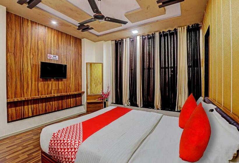 三人经典房间, Oyo Flagship Hotel France