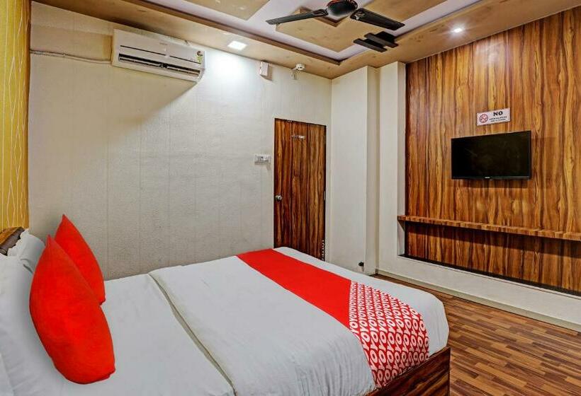 三人经典房间, Oyo Flagship Hotel France