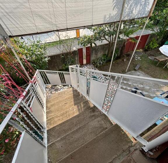 اتاق استاندارد سه نفره, Guest House Bee