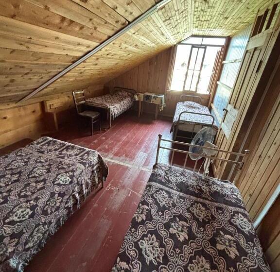 اتاق استاندارد چهار تخته, Guest House Bee