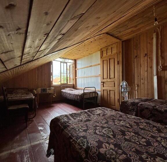 اتاق استاندارد چهار تخته, Guest House Bee