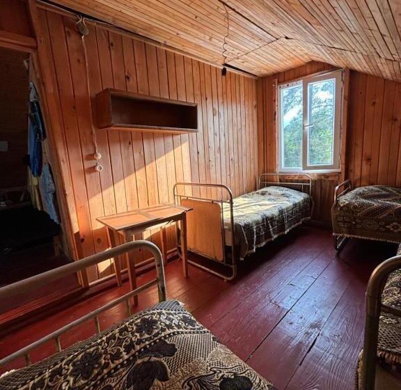 اتاق استاندارد چهار تخته, Guest House Bee