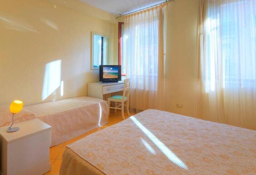 اتاق استاندارد سه نفره, Butterfly S House