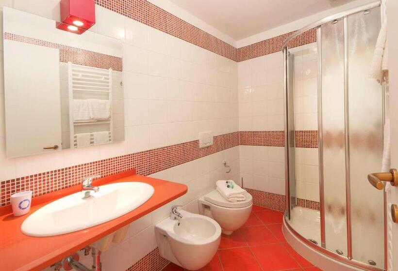 اتاق استاندارد چهار تخته, Butterfly S House