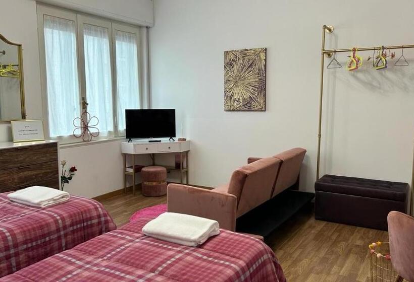 اتاق سه‌نفرۀ استاندارد با سرویس بهداشتی بیرون از اتاق, Comfort Accommodation Room & Le Camere