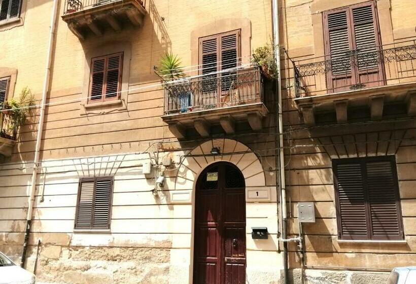 标准间, Guastella House