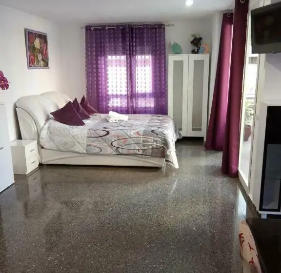 اتاق خانوادگی, Guest House Lana Denia