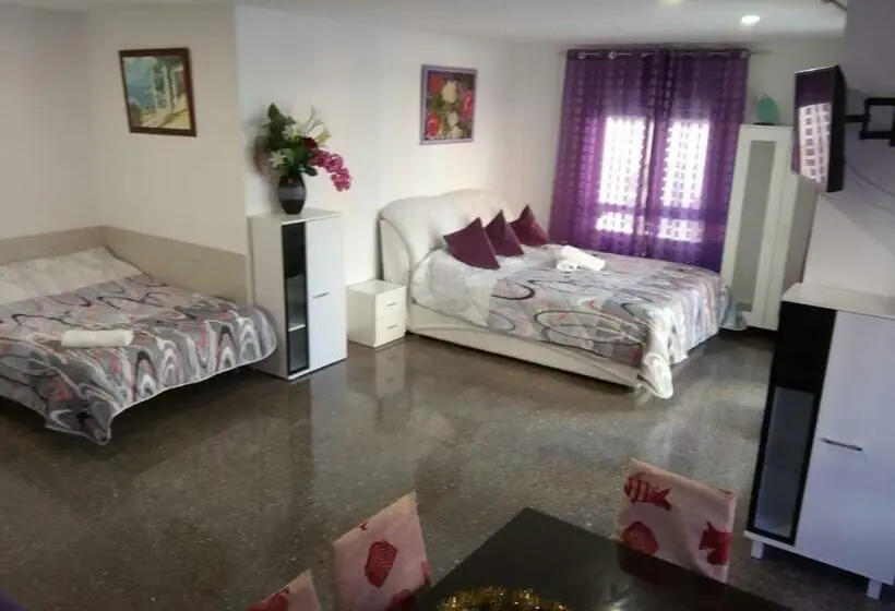 اتاق خانوادگی, Guest House Lana Denia