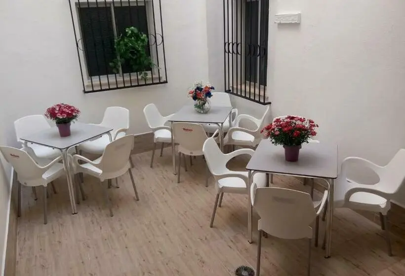 اتاق کلاسیک سه تخته, Guest House Lana Denia
