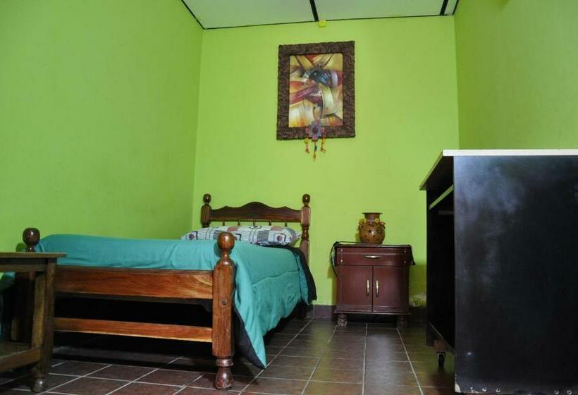 Номер Стандарт Индивидуальный Совместная Ванная, Hostel Copacabana La Quiaca