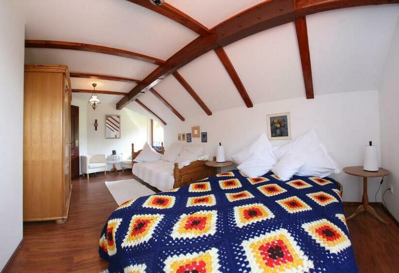 غرفة قياسية ثلاثية, Vila Anastasia