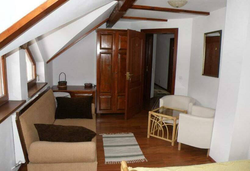 غرفة قياسية ثلاثية, Vila Anastasia