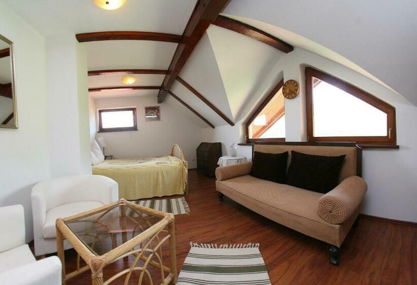 غرفة قياسية ثلاثية, Vila Anastasia