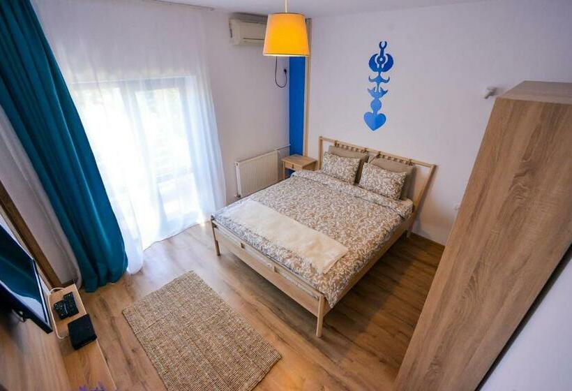 חדר סטנדרט עם מרפסת, Pensiunea Complex Castalia