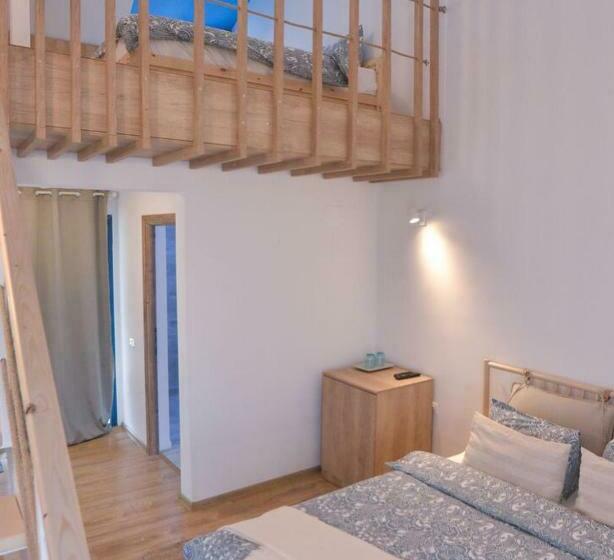 חדר משפחתי, Pensiunea Complex Castalia