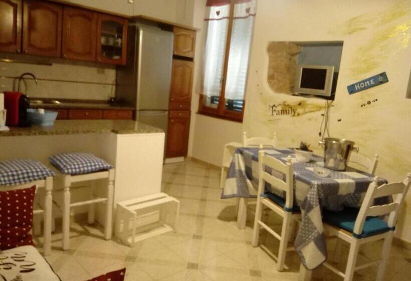 Standard Room Shared Bathroom, Home Gio Summer