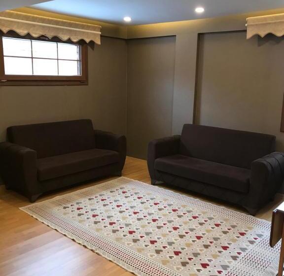 Quarto Triplo Estandar, Uzungol Huzur