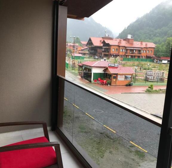 Quarto Familiar, Uzungol Huzur