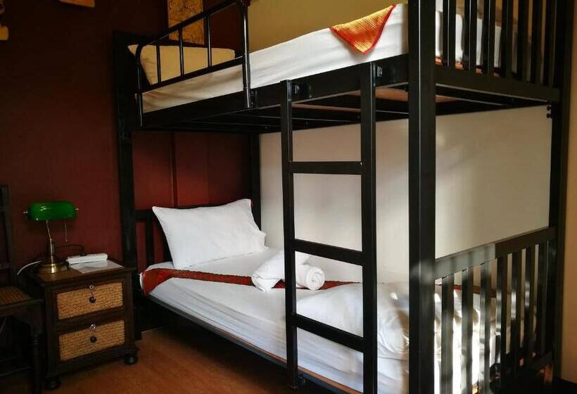 غرفة قياسية حمام مشترك, Ashi Poshtel