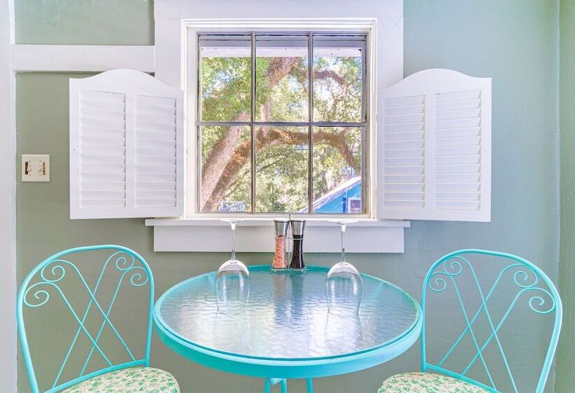 جناح ديلوكس, The Estate At Mount Dora