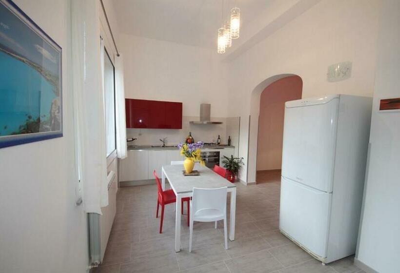 דירת חדר בקומת קרקע, Casa Granata