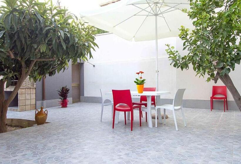 דירת חדר בקומת קרקע, Casa Granata