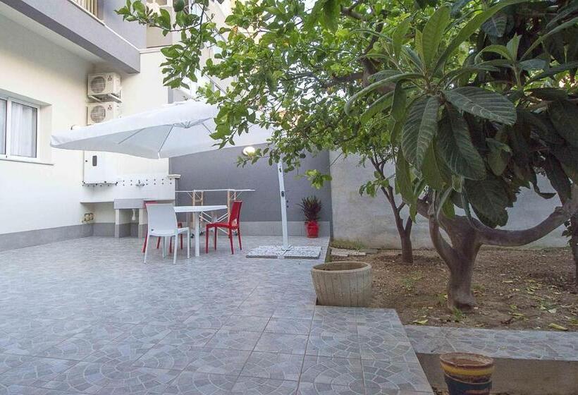 דירת חדר נוף לגינה, Casa Granata