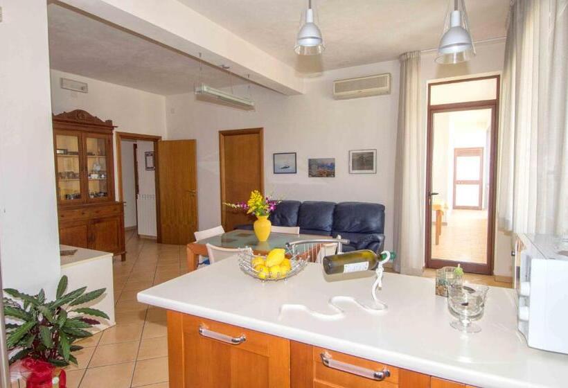 דירת חדר, Casa Granata