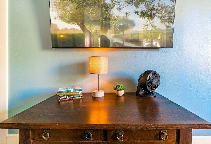 جناح, The Estate At Mount Dora