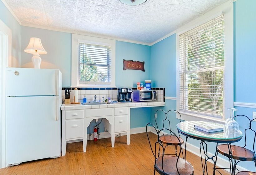 جناح, The Estate At Mount Dora