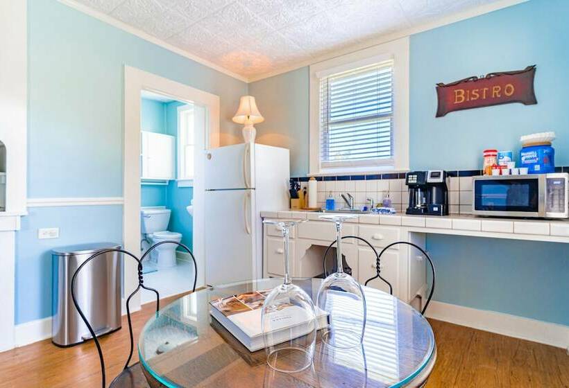 جناح, The Estate At Mount Dora