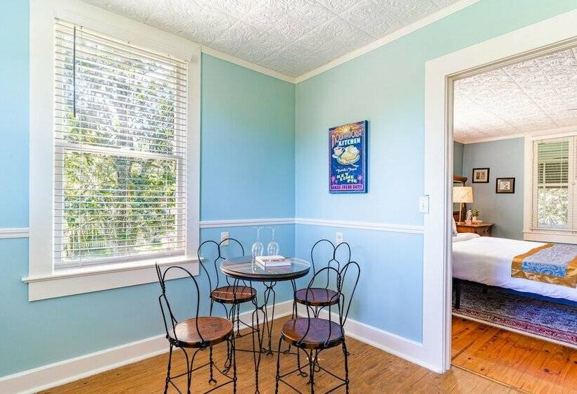 جناح, The Estate At Mount Dora