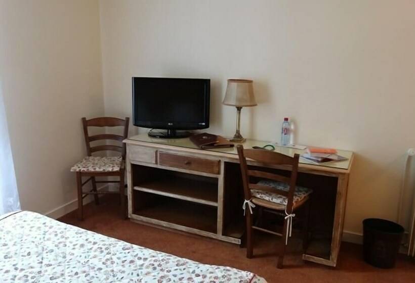 Номер Стандарт, Château La Fleunie Hôtel Et Restaurant