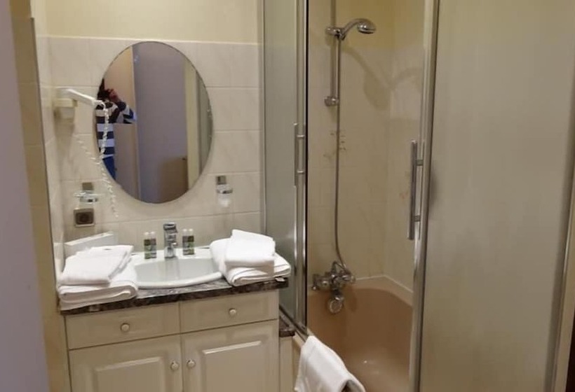 Номер Стандарт, Château La Fleunie Hôtel Et Restaurant