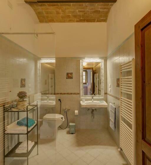 דירת חדר, La Grotta Dell'eremita