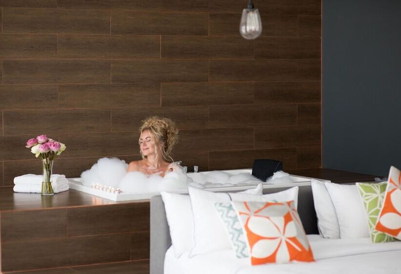 חדר דלוקס נוף לים, White Boutique Hotel & Residences