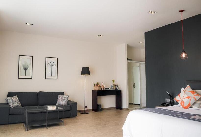 סוויטת ג'וניור עם מרפסת, White Boutique Hotel & Residences