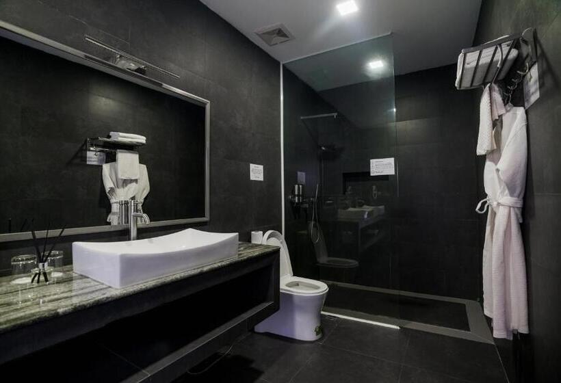 סוויטת ג'וניור עם מרפסת, White Boutique Hotel & Residences