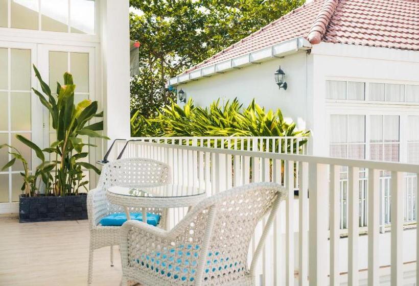 סוויטת ג'וניור עם מרפסת, White Boutique Hotel & Residences