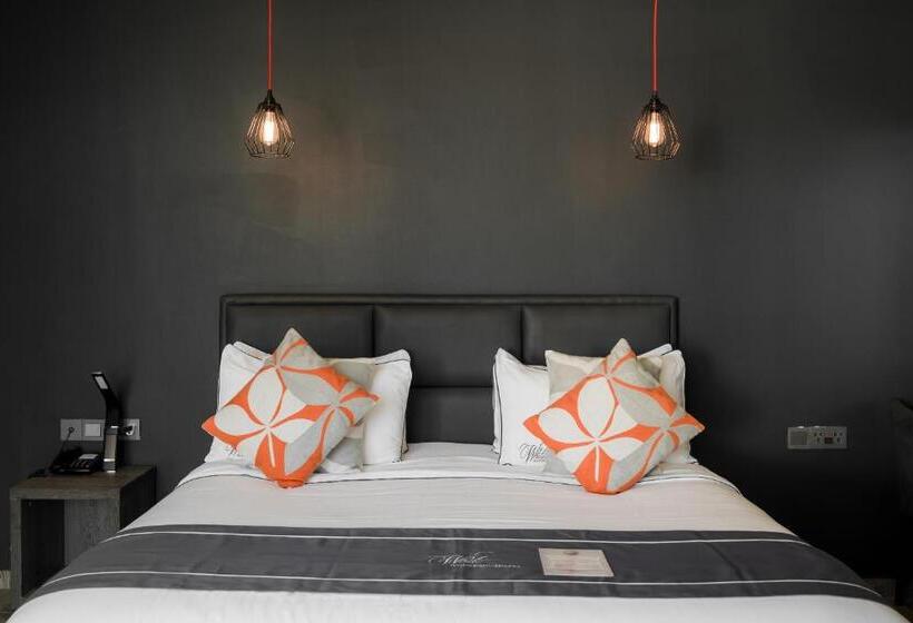 סוויטת ג'וניור עם מרפסת, White Boutique Hotel & Residences