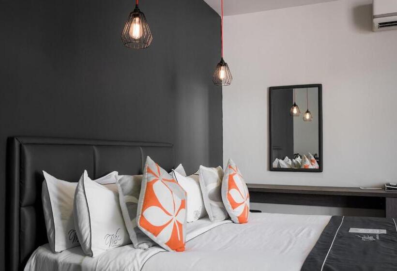 סוויטת ג'וניור עם מרפסת, White Boutique Hotel & Residences