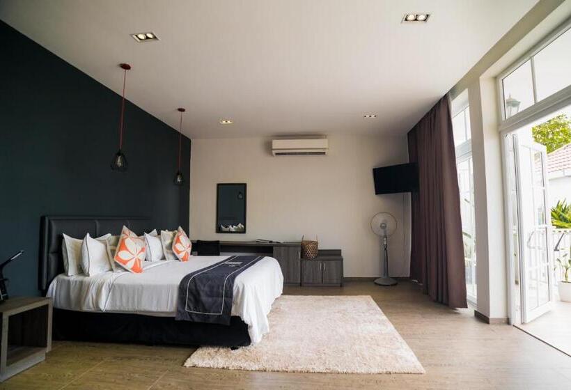 סוויטת ג'וניור עם מרפסת, White Boutique Hotel & Residences